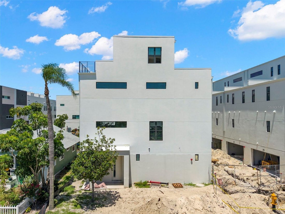 Townhouse in St. Petersburg, Florida, United States 2 - 18306369