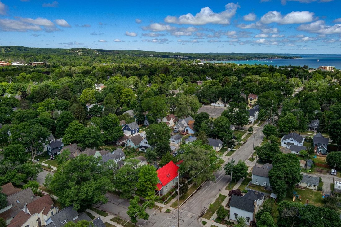 House in Garfield Township, Michigan, United States 2 - 18308012