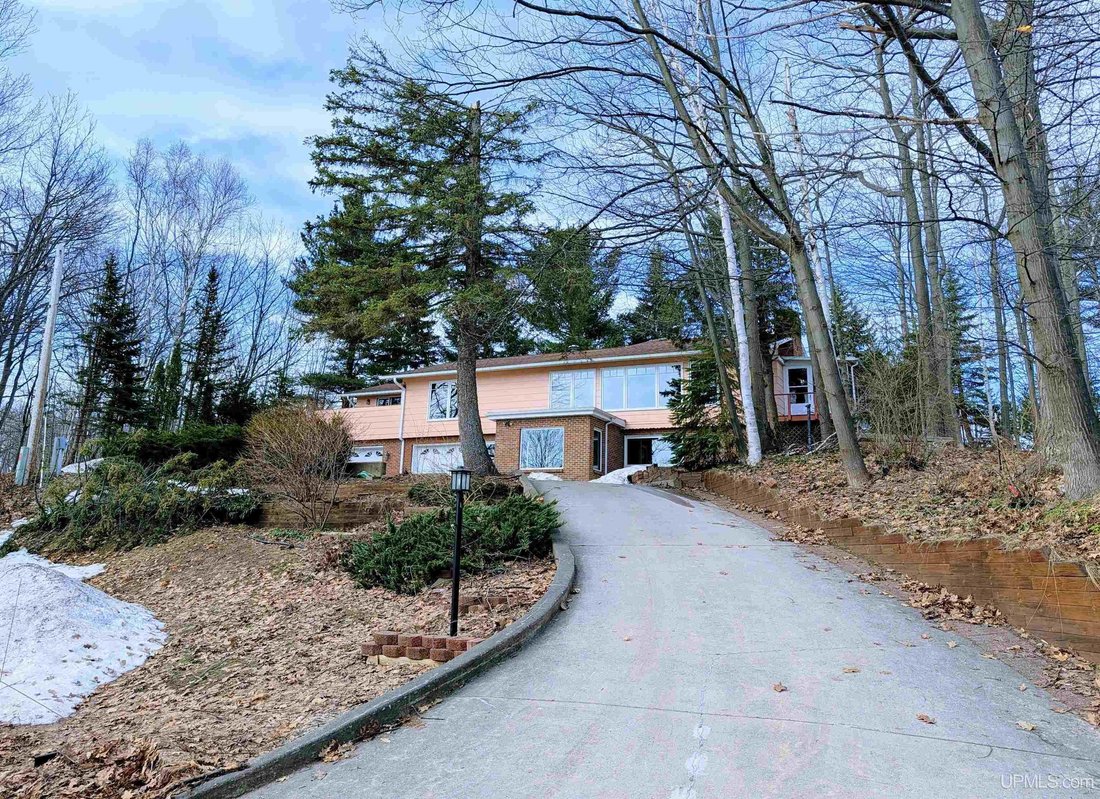 House in Marquette, Michigan, United States 2 - 18307678