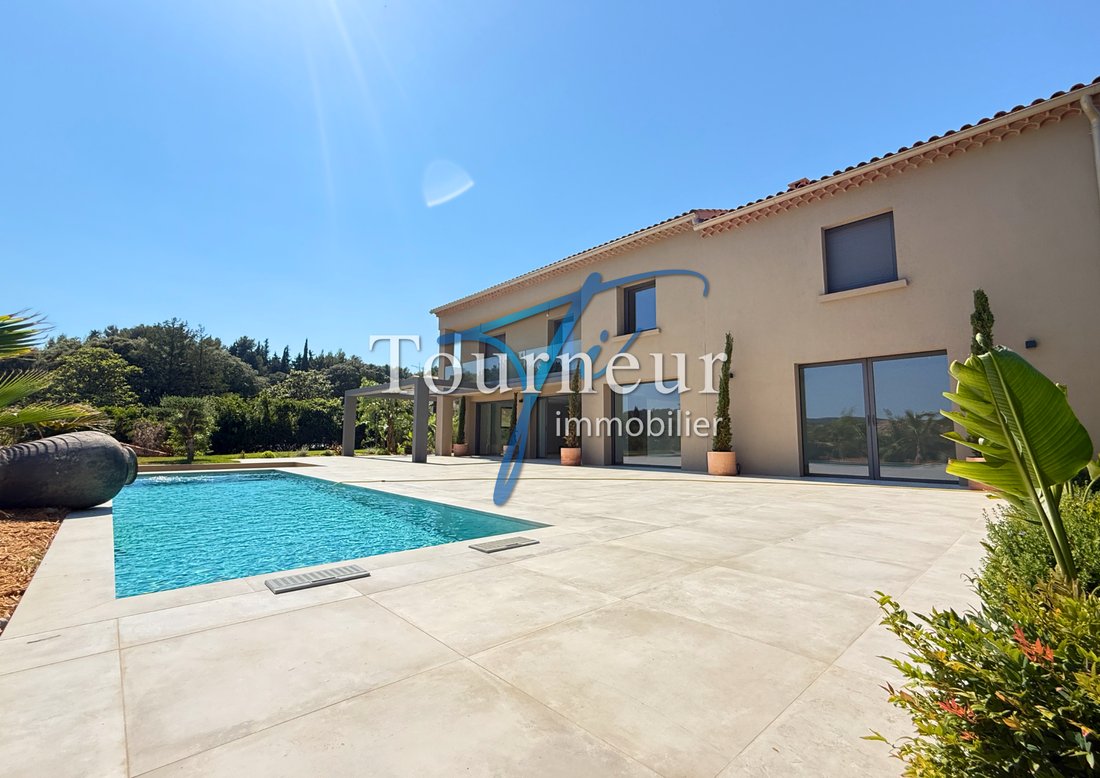 Villa in La Cadiere-d'Azur, Provence-Alpes-Côte d'Azur, France 3 - 18306574