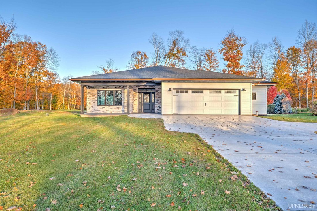 House in Manistique, Michigan, United States 5 - 18307539