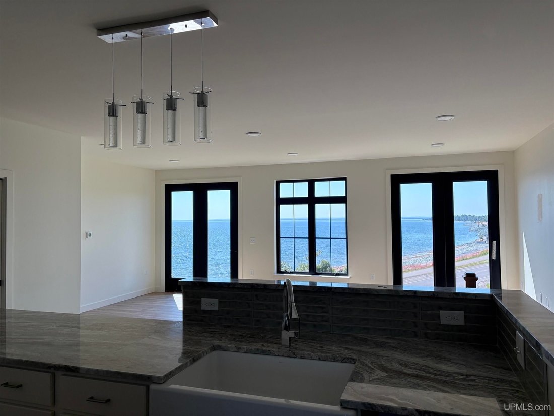 Condo in Marquette, Michigan, United States 4 - 18310131