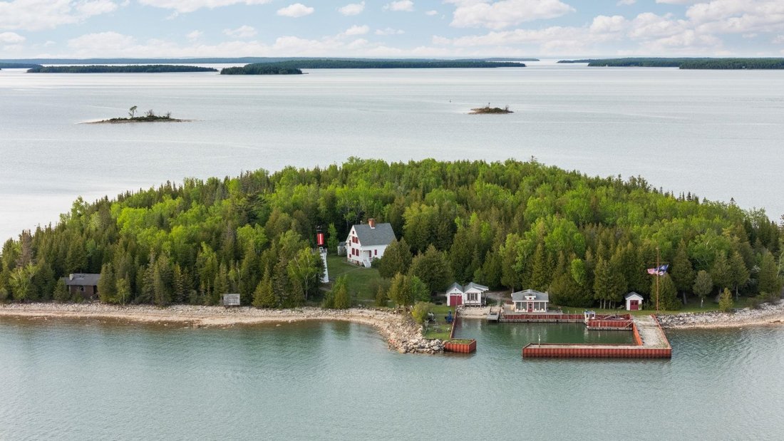 House in De Tour Village, Michigan, United States 3 - 18309084