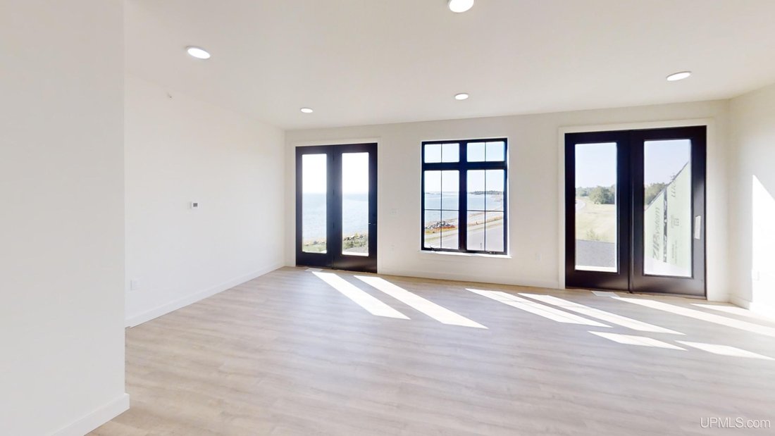 Condo in Marquette, Michigan, United States 3 - 18310131