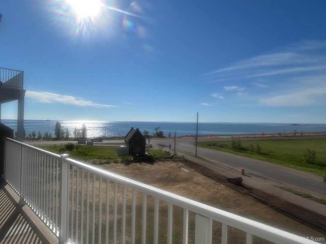 Condo in Marquette, Michigan, United States 3 - 18309149