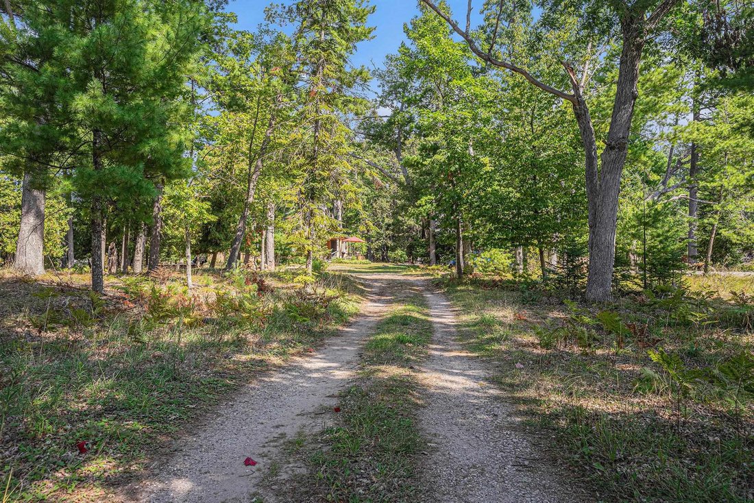 House in Glen Arbor, Michigan, United States 2 - 18308049