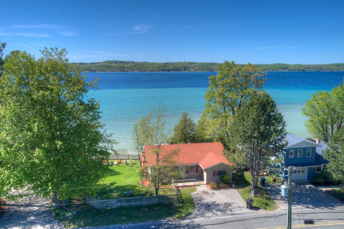 House in Suttons Bay, Michigan, United States 3 - 18307600