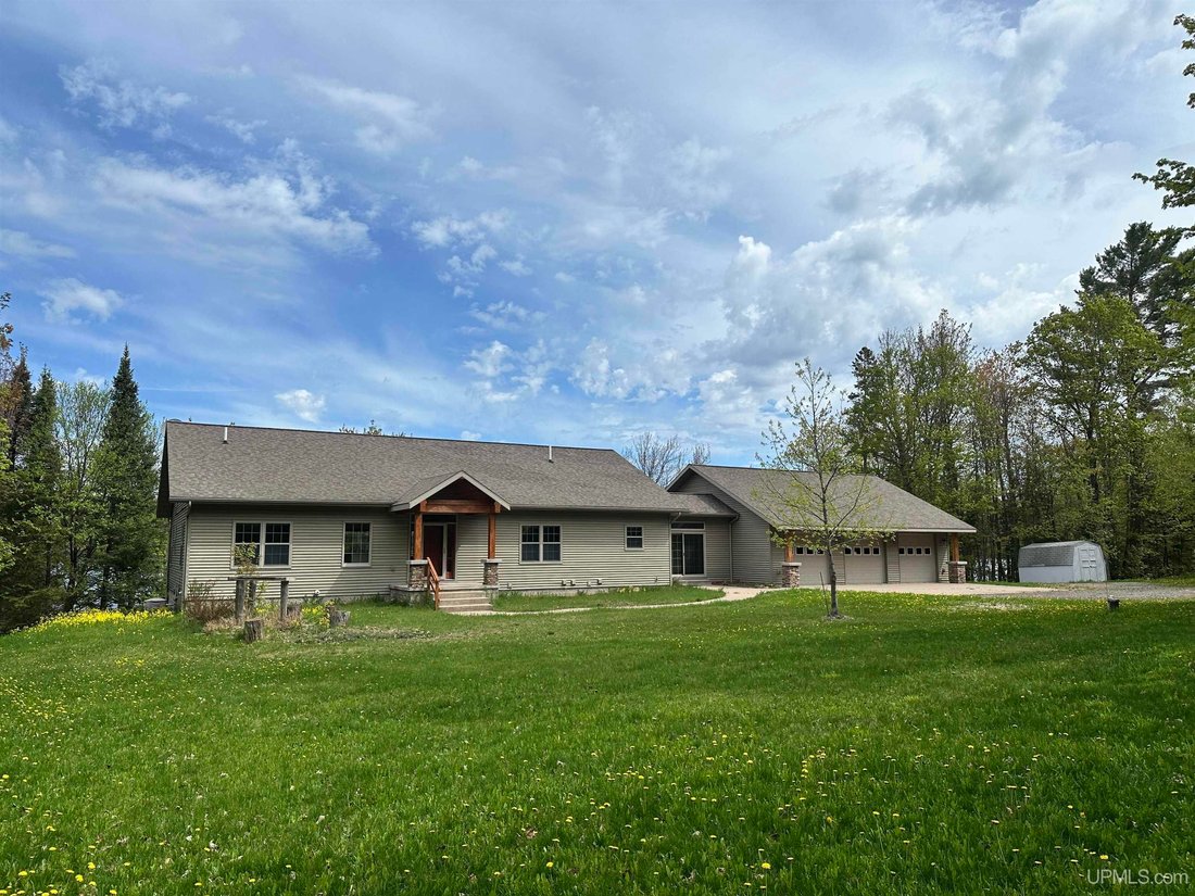 House in Ishpeming, Michigan, United States 1 - 18307191