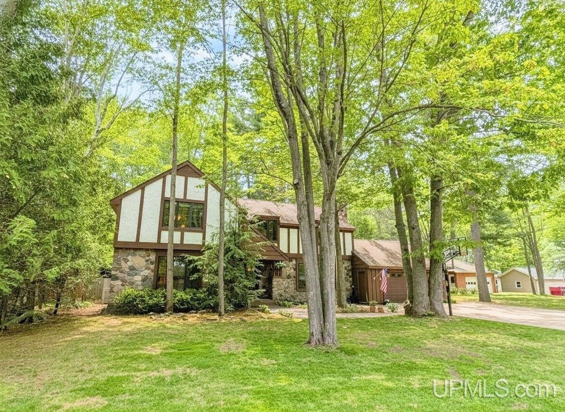 House in Marquette, Michigan, United States 3 - 18309184