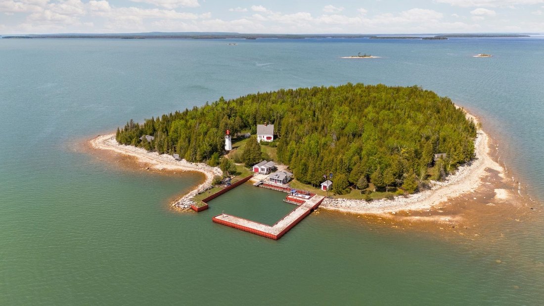 De Tour Village, Michigan, United States 3 - 18308969
