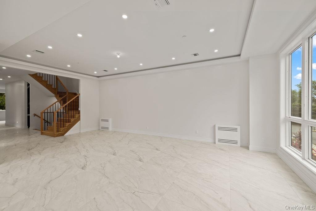 Condo in Spring Valley, New York, United States 5 - 17967715