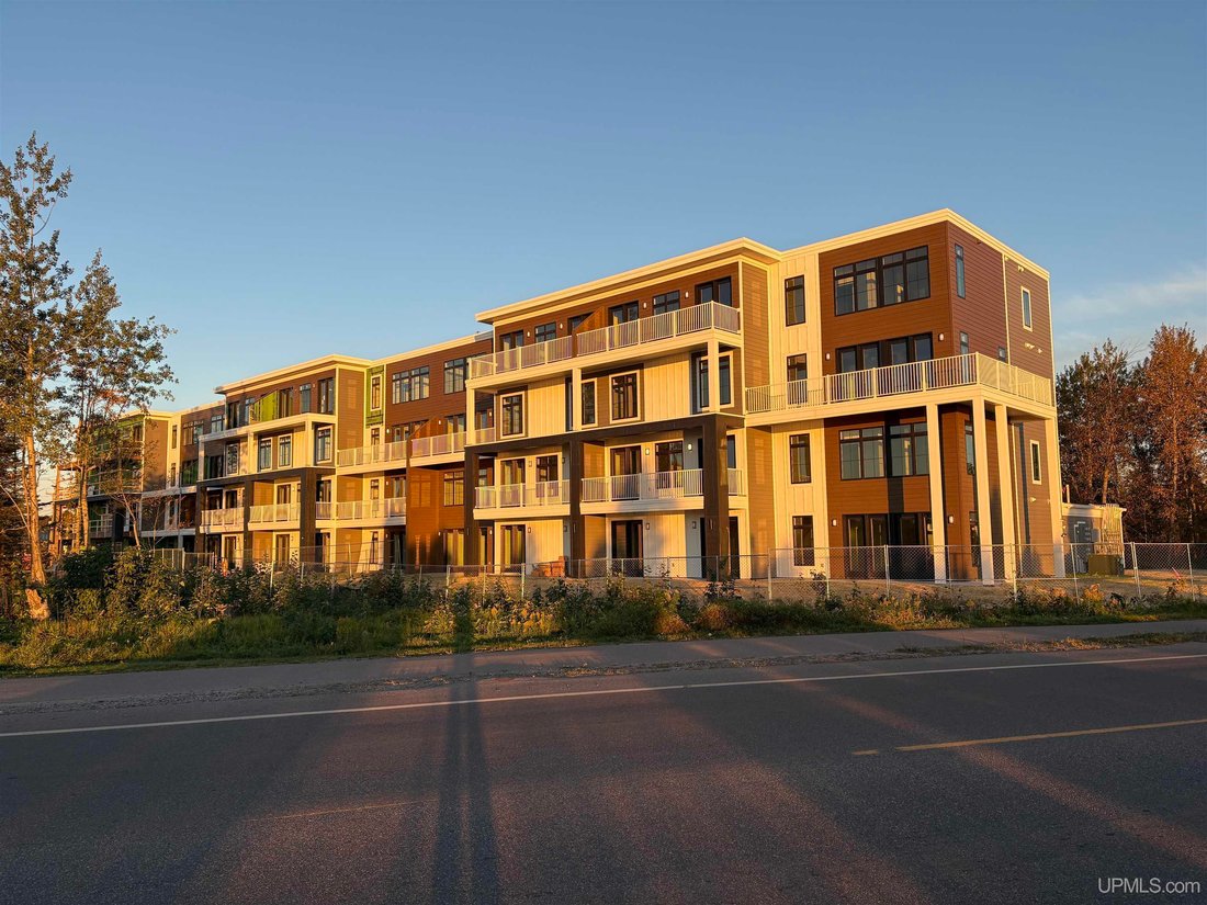 Condo in Marquette, Michigan, United States 5 - 18309106
