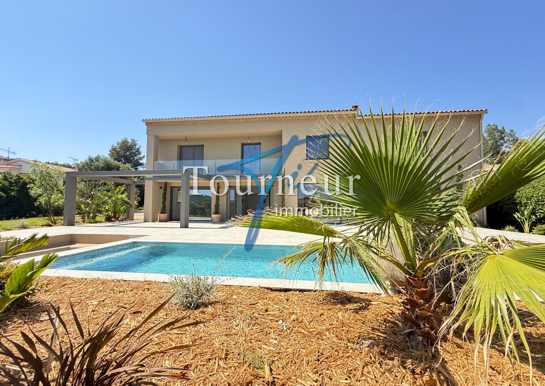 Villa in La Cadiere-d'Azur, Provence-Alpes-Côte d'Azur, France 2 - 18306574