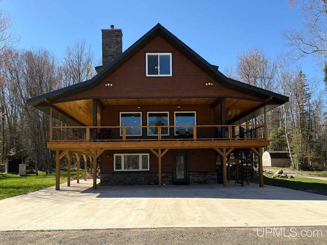 House in Ishpeming, Michigan, United States 2 - 18307375