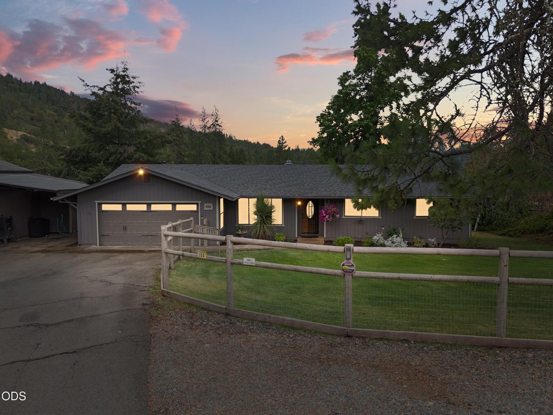 House in Grants Pass, Oregon, United States 3 - 18305855