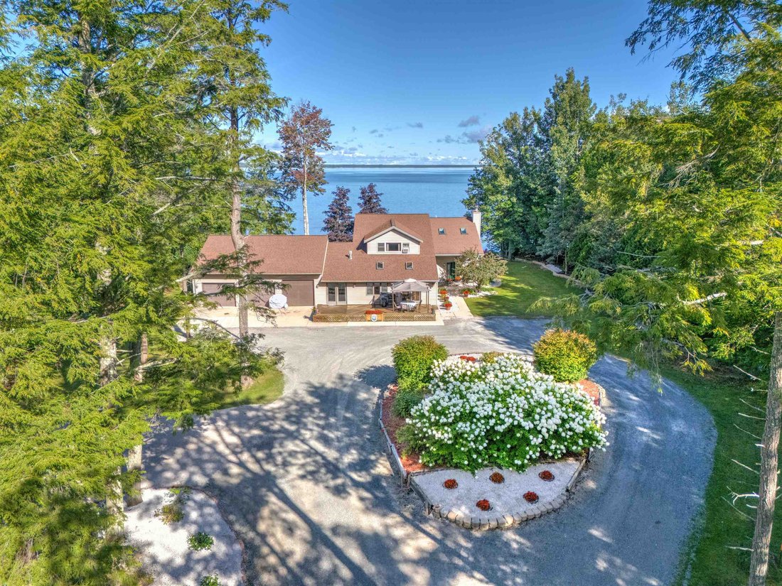 House in Manistique, Michigan, United States 1 - 18308291
