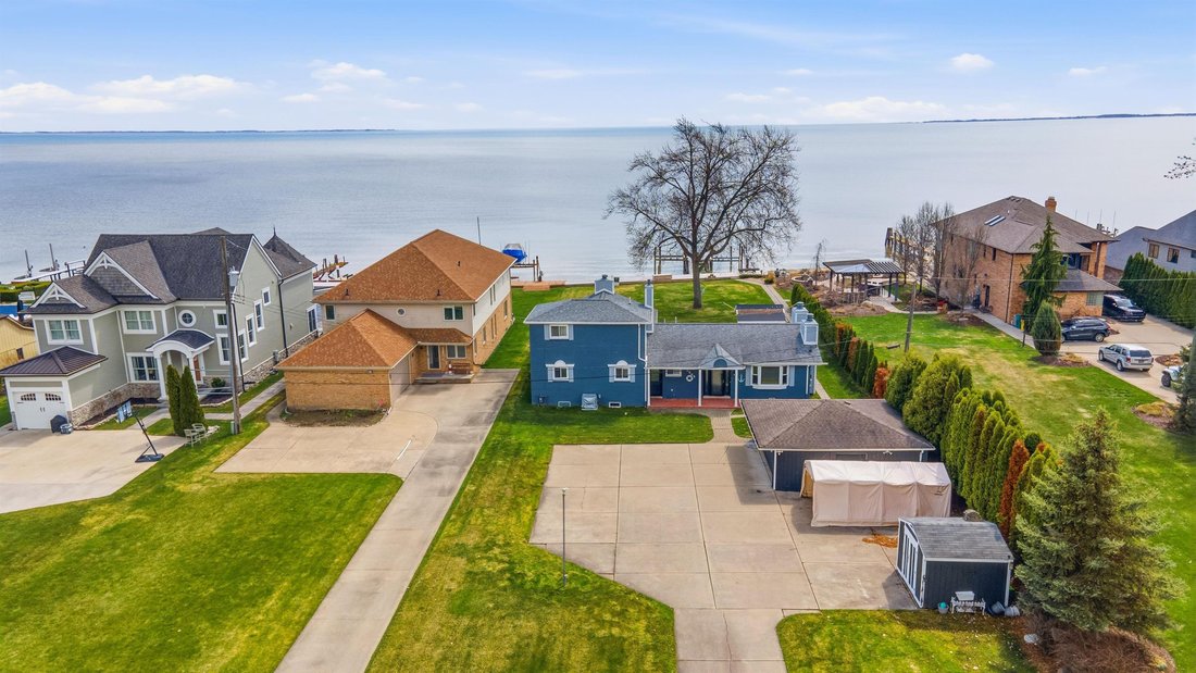 House in New Baltimore, Michigan, United States 1 - 18307503