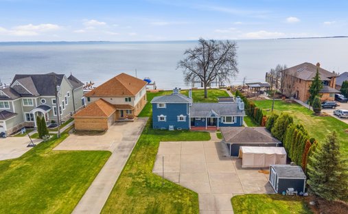 House in New Baltimore, Michigan, United States 1