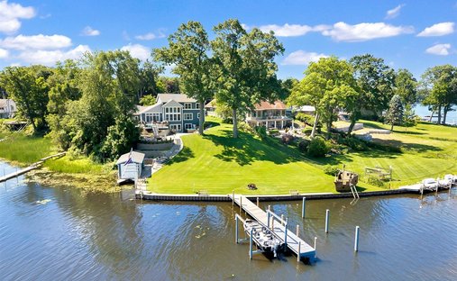 House in Fruitport Charter Township, Michigan, United States 1