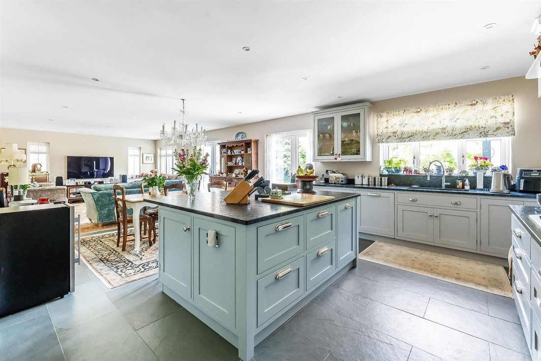 House in Great Bookham, England 3 - 18305935