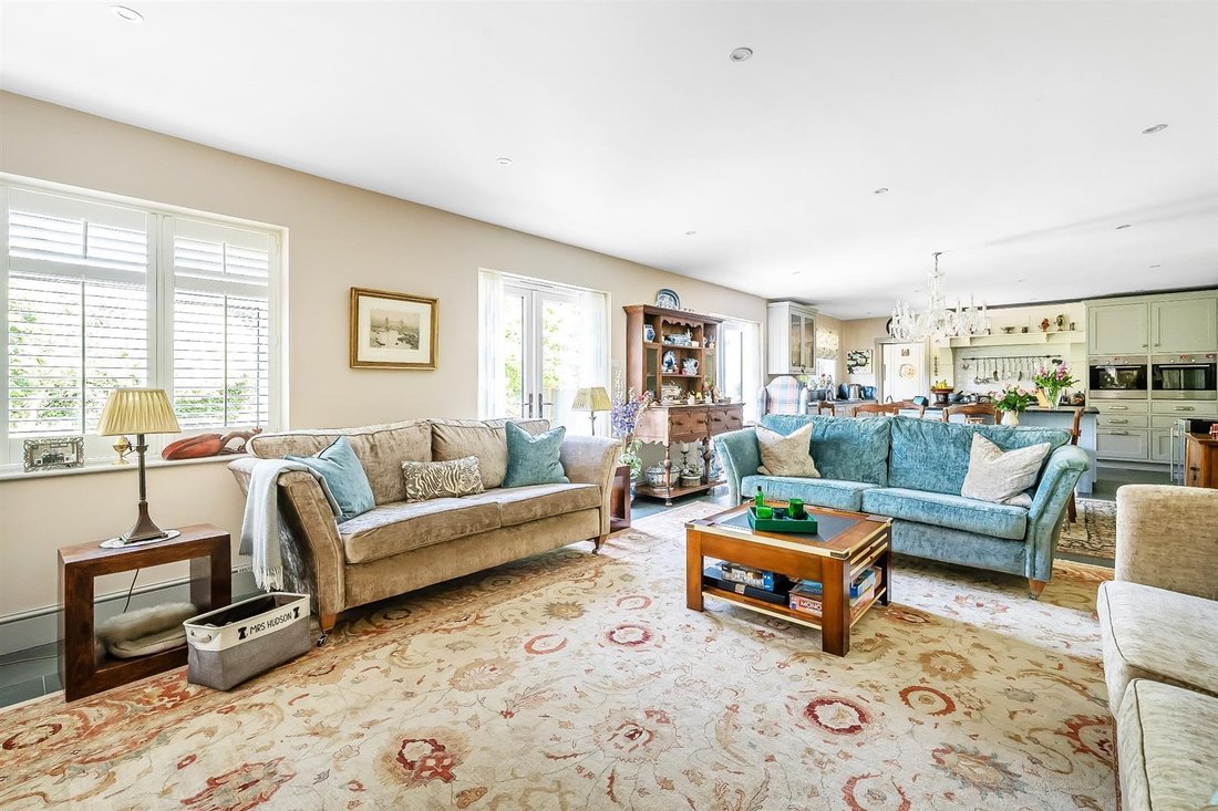 House in Great Bookham, England 4 - 18305935