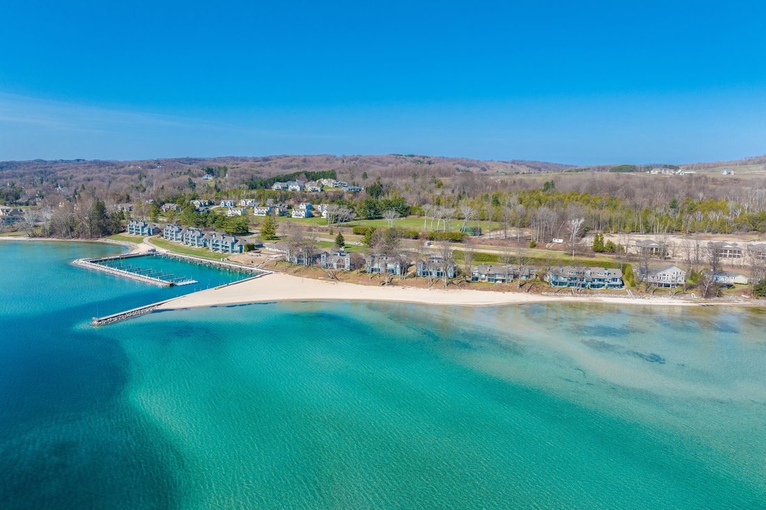 Condo in Suttons Bay, Michigan, United States 2 - 18309875