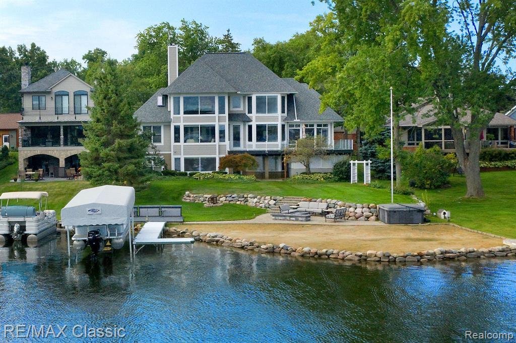 House in Walled Lake, Michigan, United States 2 - 18307282