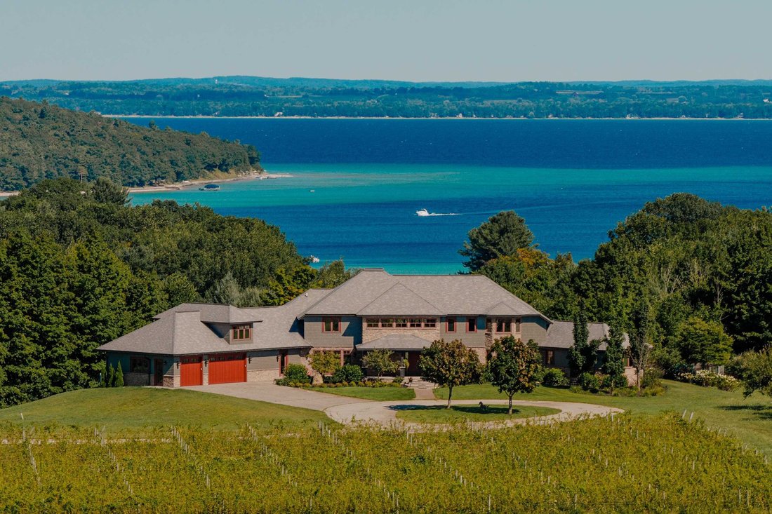 House in Traverse City, Michigan, United States 1 - 18309950
