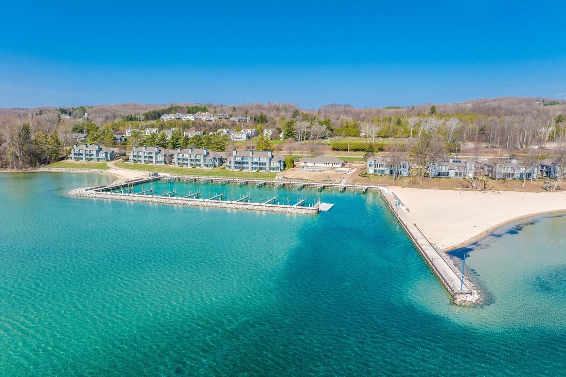 Condo in Suttons Bay, Michigan, United States 2 - 18308920