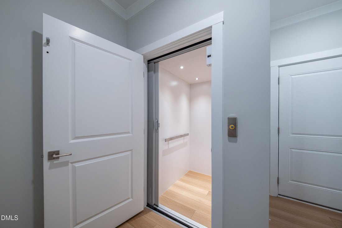 Condo in Raleigh, North Carolina, United States 3 - 18306676