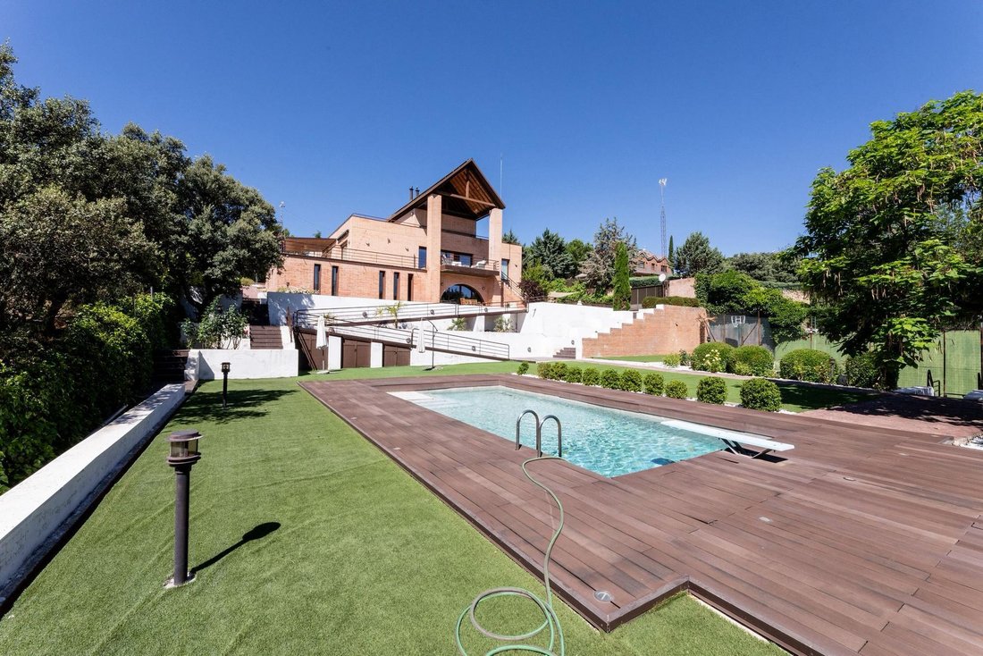Villa in Las Rozas de Madrid, Comunidad de Madrid, Spain 1 - 18306213