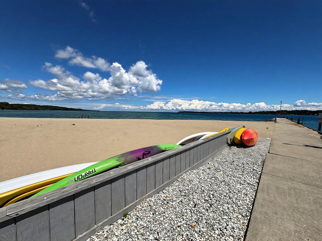 Condo in Suttons Bay, Michigan, United States 1 - 18308920