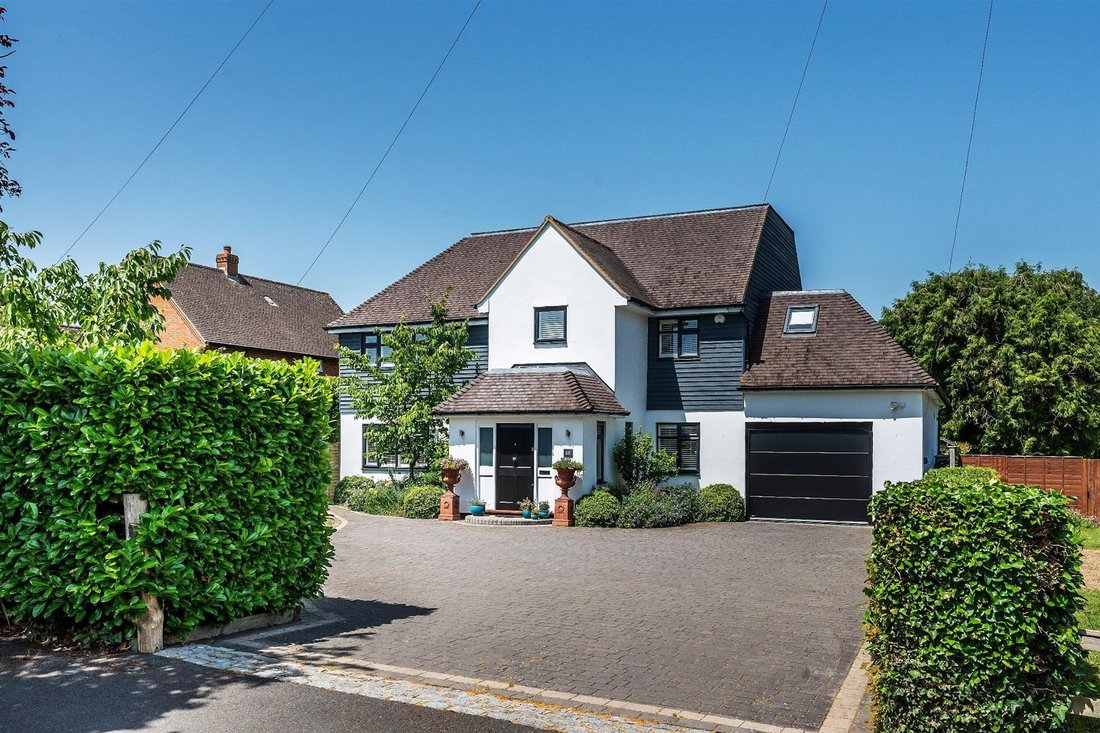 House in Great Bookham, England 1 - 18305935