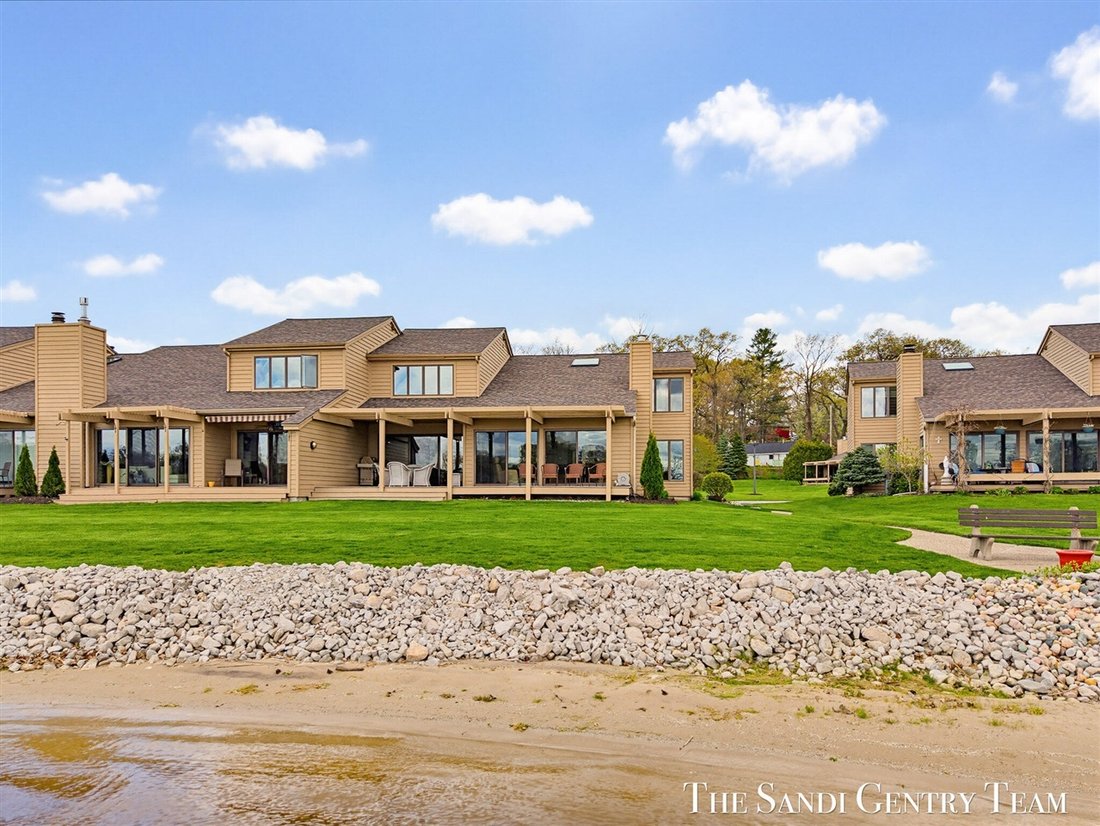 Condo in Fruitport Charter Township, Michigan, United States 3 - 18309639