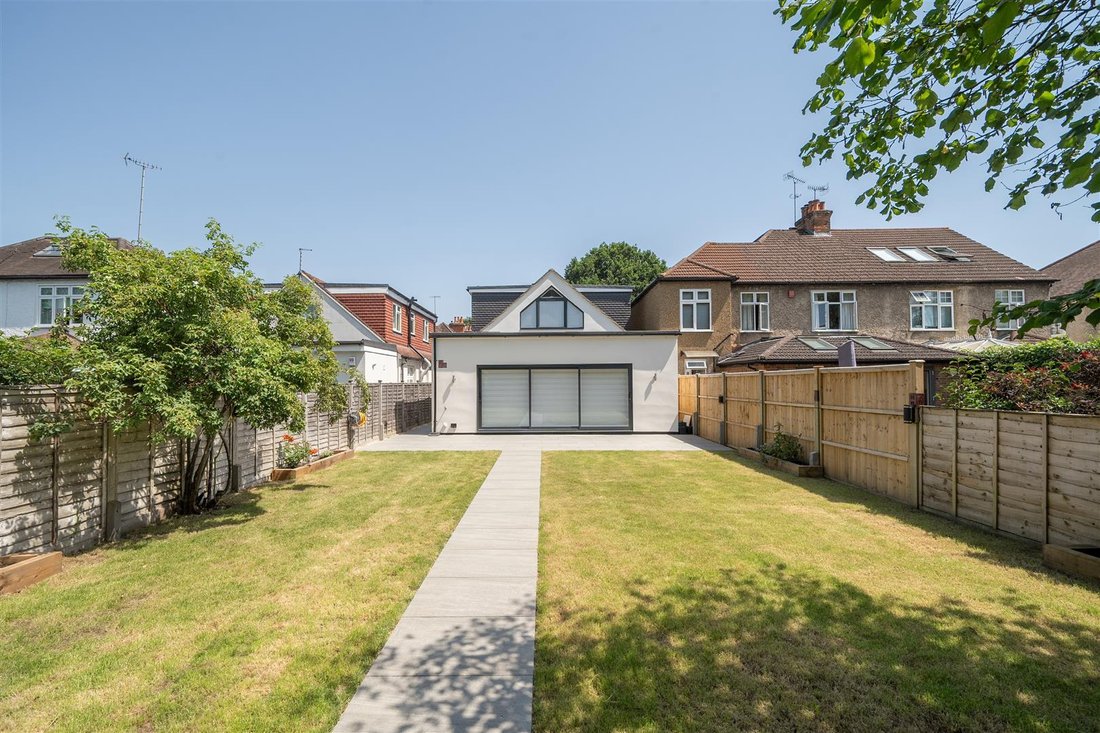 Chalet in Woodridings, London Borough of Harrow, England 5 - 18305927