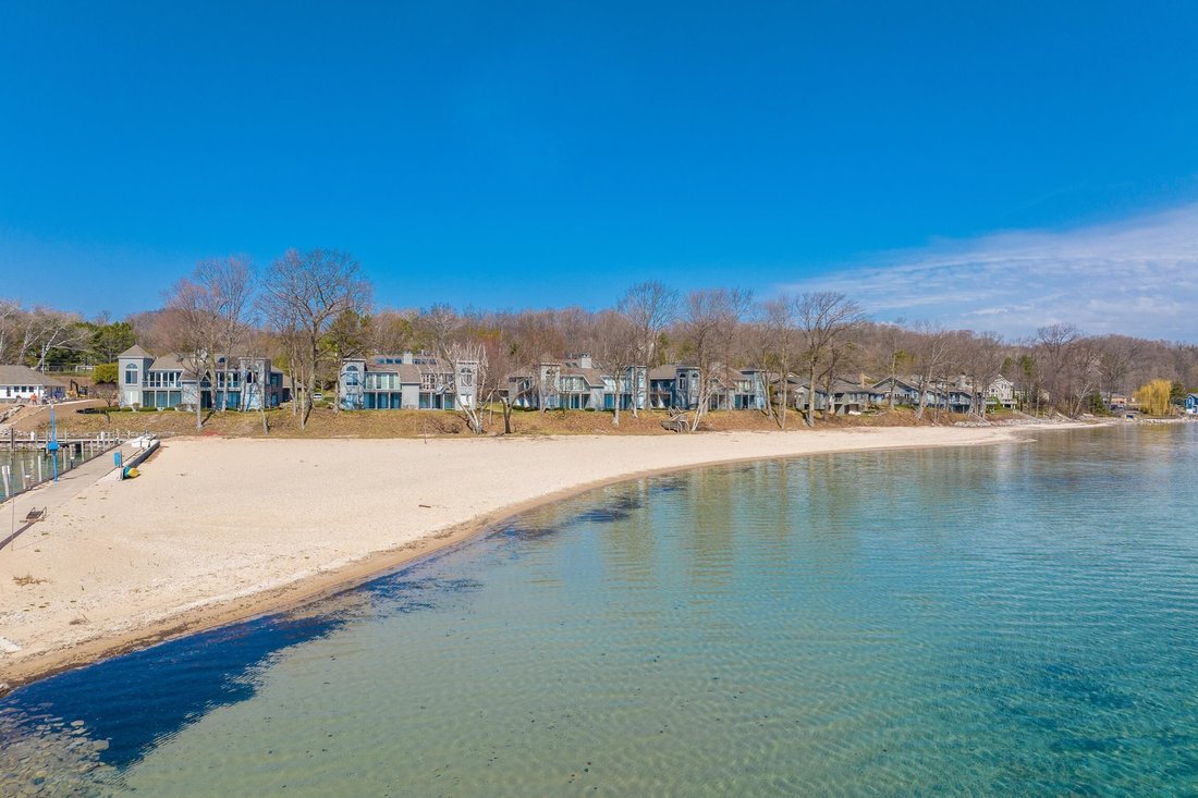 Condo in Suttons Bay, Michigan, United States 4 - 18309875