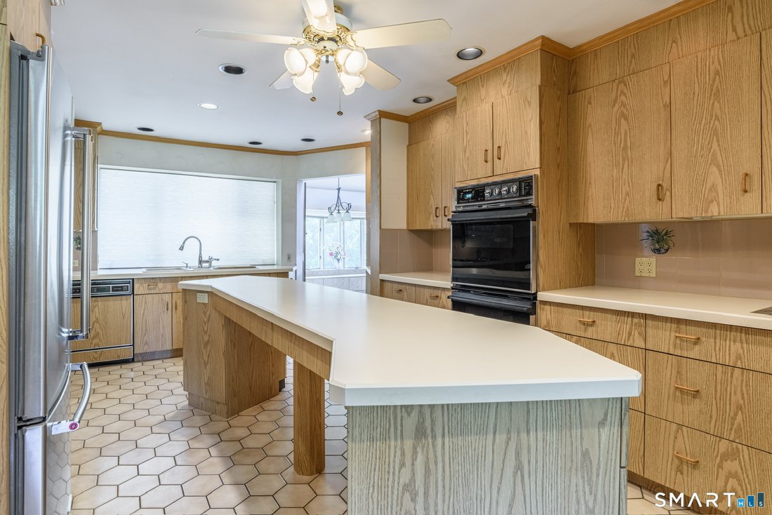 House in Trumbull, Connecticut, United States 5 - 18305850