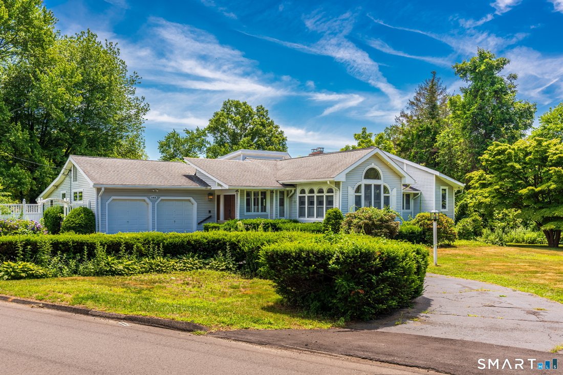House in Trumbull, Connecticut, United States 2 - 18305850
