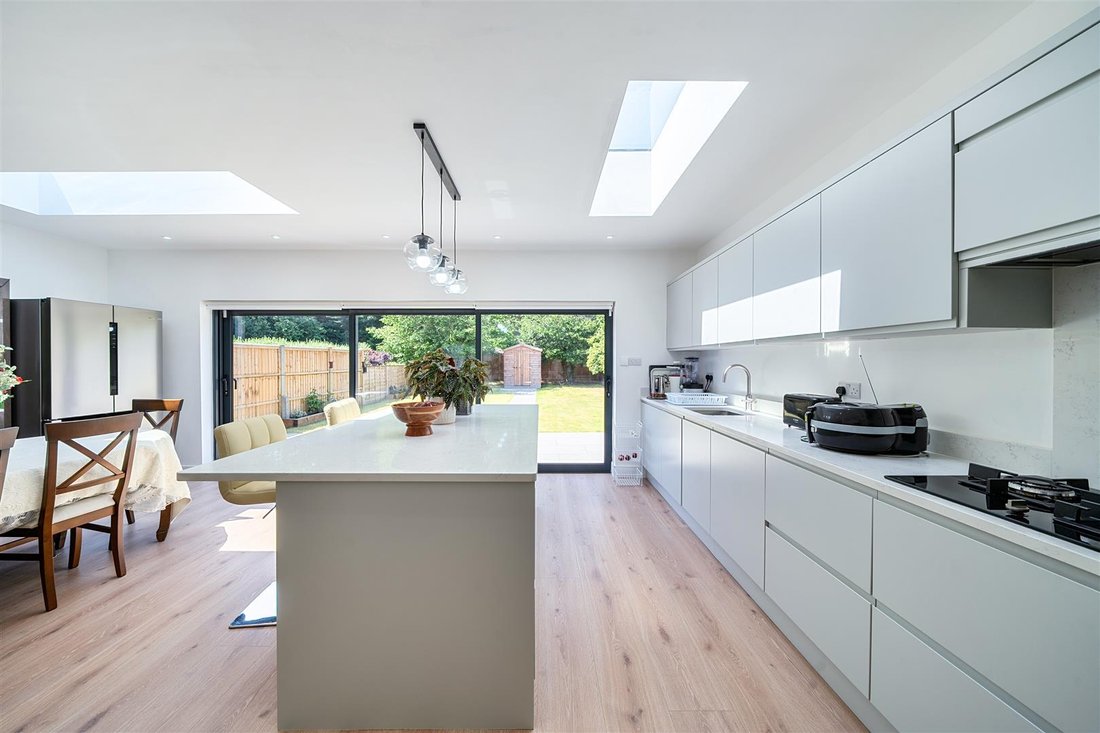 Chalet in Woodridings, London Borough of Harrow, England 2 - 18305927
