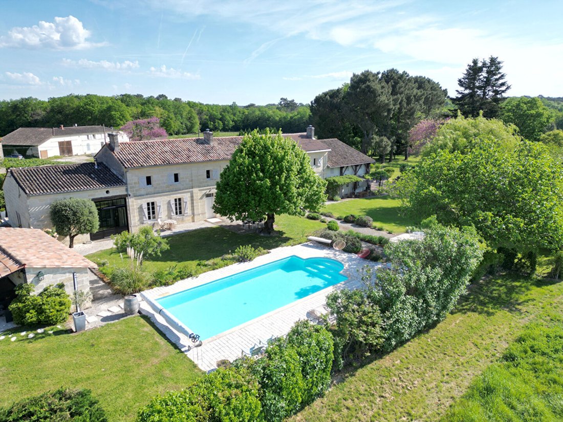 Villa in Saint-Émilion, Nouvelle-Aquitaine, France 1 - 18306475