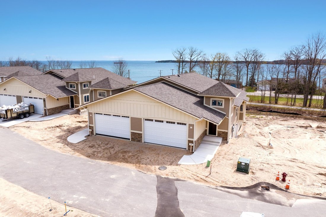 Condo in Suttons Bay, Michigan, United States 4 - 18307633