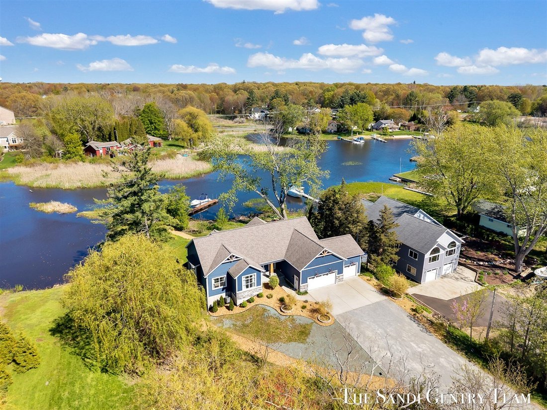 House in Fruitport Charter Township, Michigan, United States 1 - 18308543