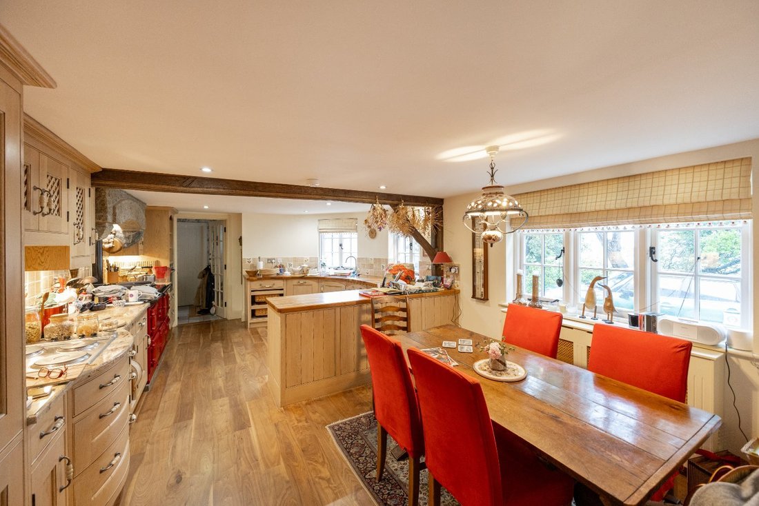 House in United Kingdom 4 - 18305882