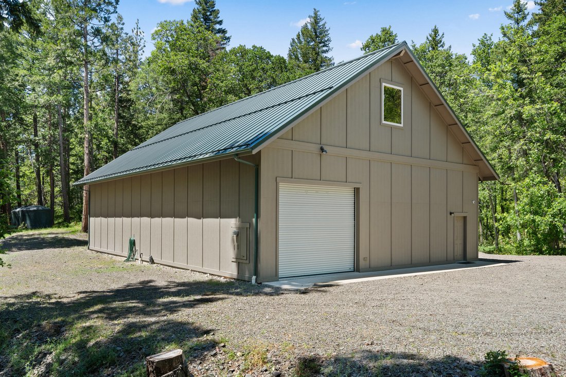 House in Ashland, Oregon, United States 2 - 18305856
