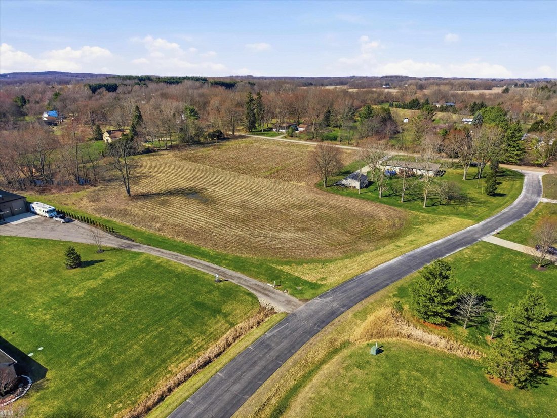 House in Almont, Michigan, United States 5 - 18307186
