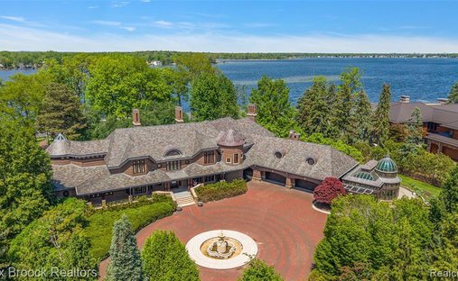House in Orchard Lake Village, Michigan, United States 1