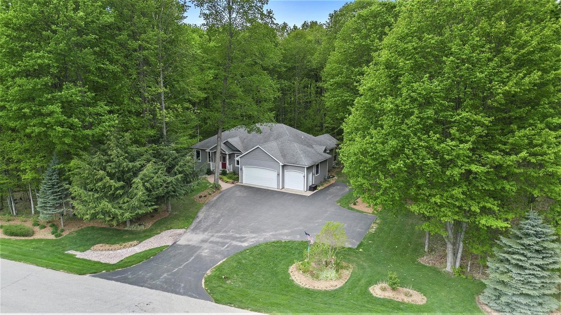 House in Traverse City, Michigan, United States 4 - 18307975