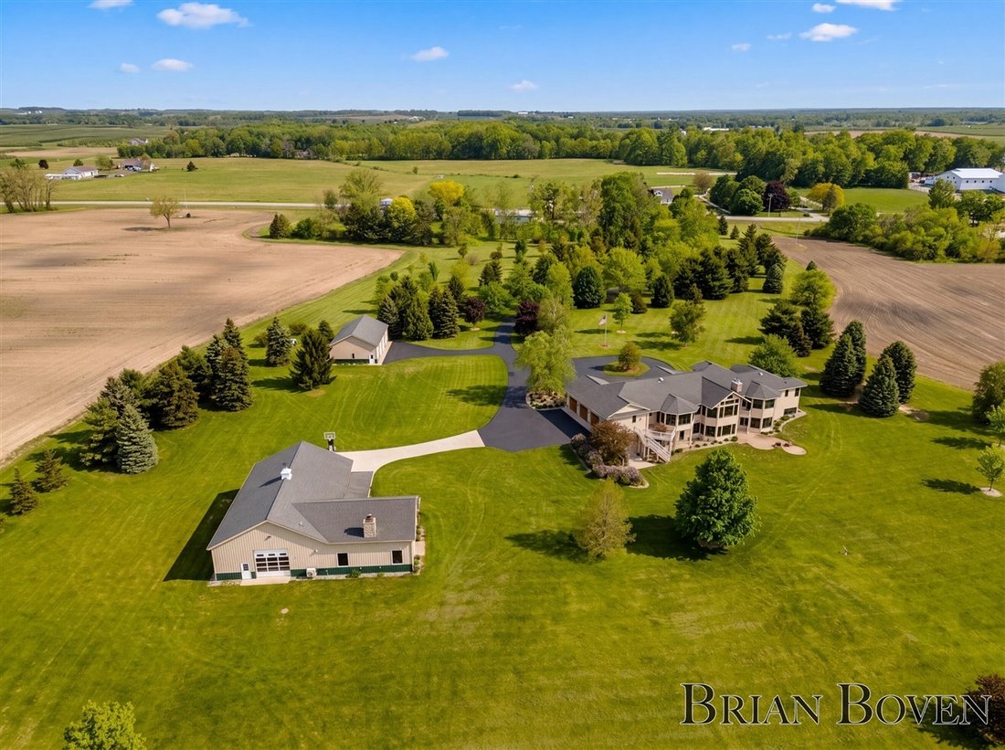House in Comstock Park, Michigan, United States 3 - 18308160