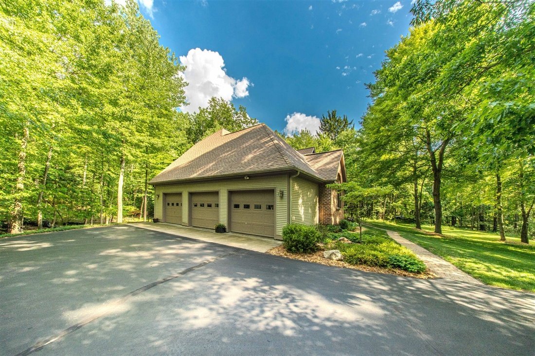 House in Chelsea, Michigan, United States 2 - 18309752