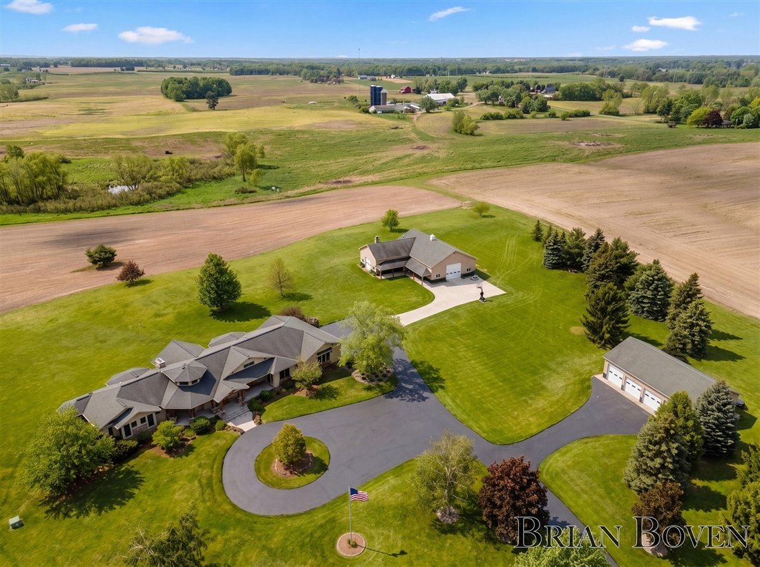 House in Comstock Park, Michigan, United States 1 - 18308160